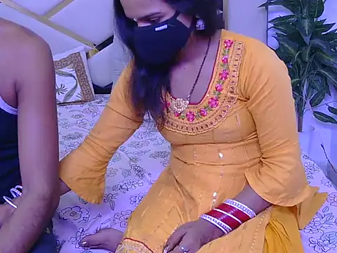 Lovelyy-couple online show from October 15, 2025, 4:56 am