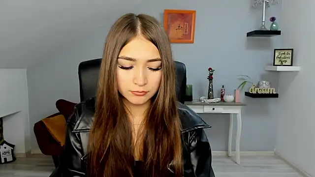 Snapshot of EllaClarke chatting on November 16, 2025, 1:49 pm EllaClarke online show from November 16, 2025, 1:49 pm