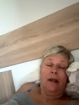 Snapshot of VyC7564 chatting on October 28, 2025, 9:24 am VyC7564 online show from October 28, 2025, 9:24 am