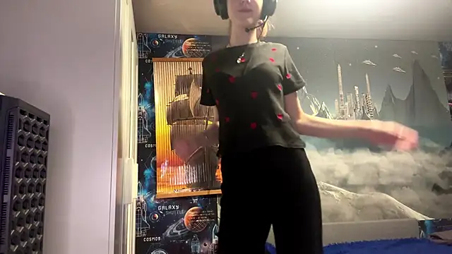 Elira Breeze online show from November 3, 2025, 5:25 pm