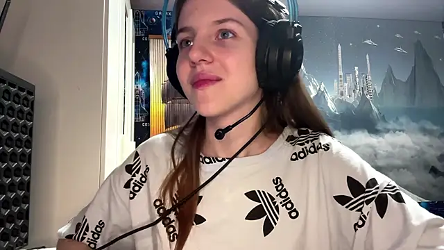 Elira Breeze online show from April 18, 2026, 3:27 pm