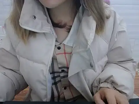 Hannie 26 online show from November 3, 2025, 1:23 pm