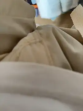 leeyoung  online show from October 8, 2025, 7:17 am