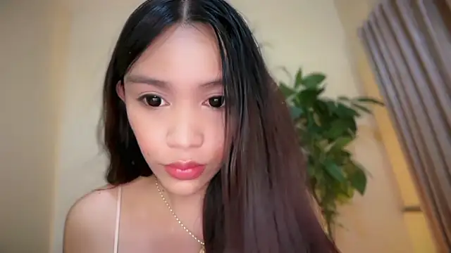 Snapshot of UrIdealGirl_Jade chatting on July 18, 2026, 6:17 am UrIdealGirl Jade online show from July 18, 2026, 6:17 am