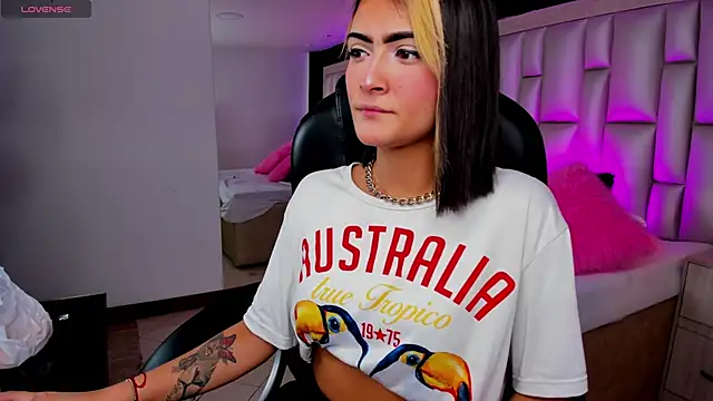 LuisaJonnes  online show from November 12, 2025, 5:35 pm