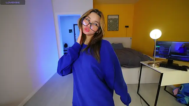 lovekissmes online show from October 17, 2025, 2:30 pm