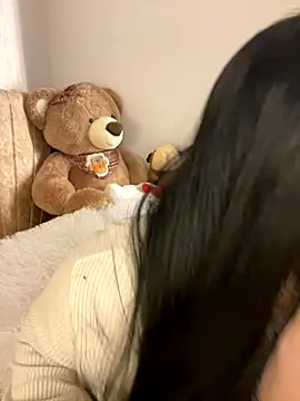 Mericute  online show from October 8, 2025, 3:37 am