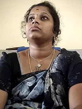 sweetqueen143 online show from October 5, 2025, 6:12 am