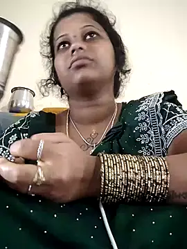 sweetqueen143 online show from October 29, 2025, 4:15 am