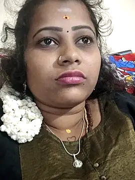 sweetqueen143 online show from November 14, 2025, 5:22 pm