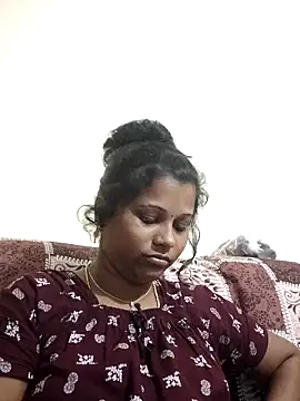 sweetqueen143 online show from December 5, 2025, 3:52 pm