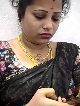 sweetqueen143 online show from April 21, 2026, 5:58 am