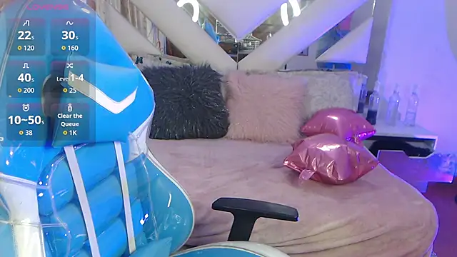 Gyal 8  online show from November 14, 2025, 3:05 am