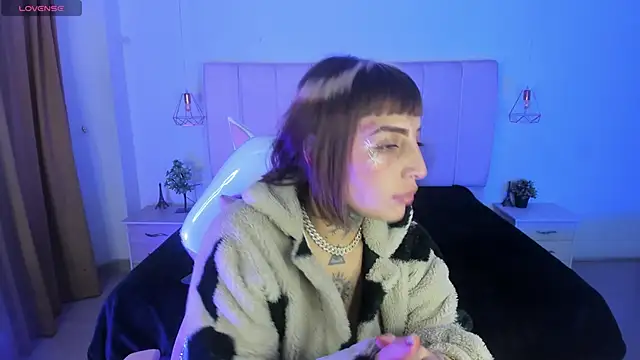 Gyal 8  online show from December 23, 2025, 3:37 am