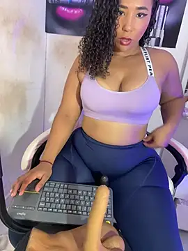 Snapshot of becca_wilsson chatting on May 14, 2026, 6:47 pm becca wilsson online show from May 14, 2026, 6:47 pm