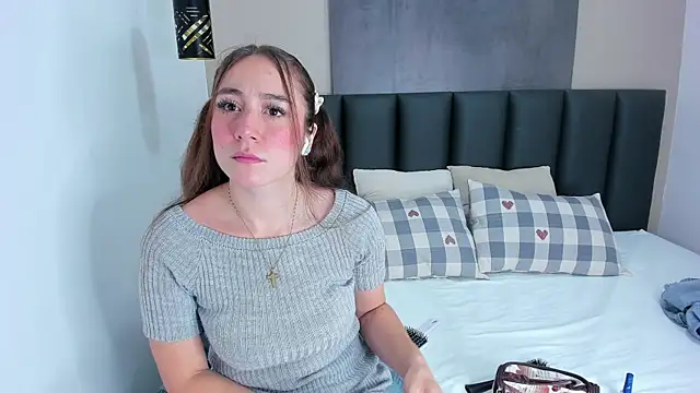 MyApril   online show from October 7, 2025, 12:35 pm