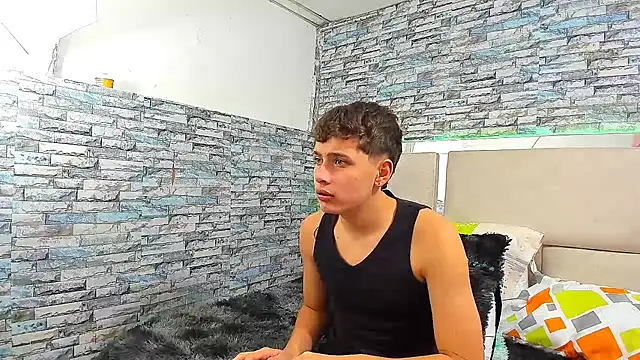 Julian wolf18 online show from September 22, 2025, 1:35 pm