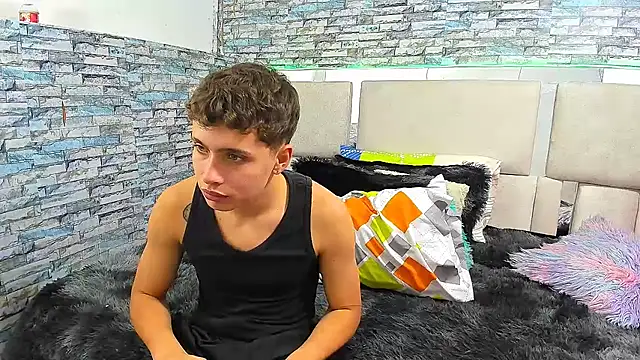 Julian wolf18 online show from September 25, 2025, 3:05 pm