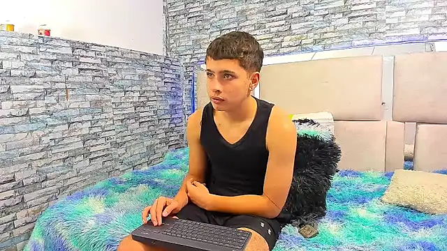 Julian wolf18 online show from October 16, 2025, 3:35 pm