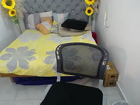 hotlesby valery online show from November 6, 2025, 11:55 am