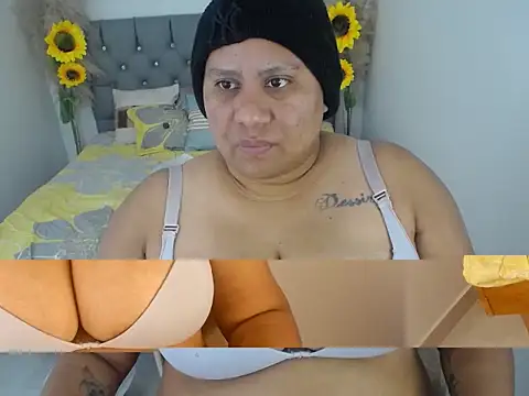 hotlesby valery online show from December 5, 2025, 12:14 pm