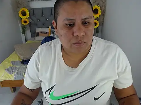 hotlesby valery online show from December 17, 2025, 7:53 pm