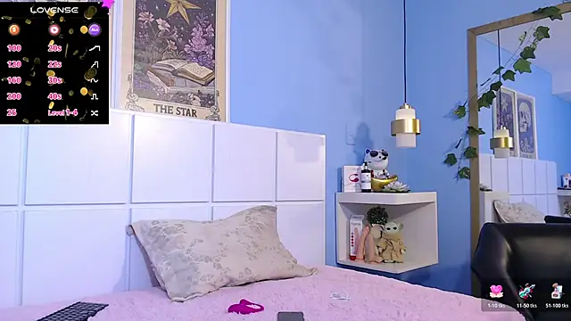 PenelopeBond online show from October 31, 2025, 12:50 pm