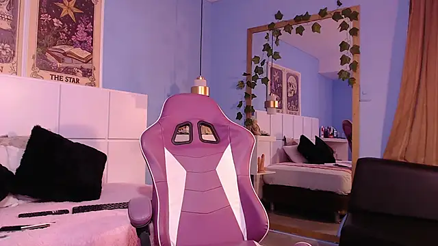 PenelopeBond online show from November 28, 2025, 6:05 am