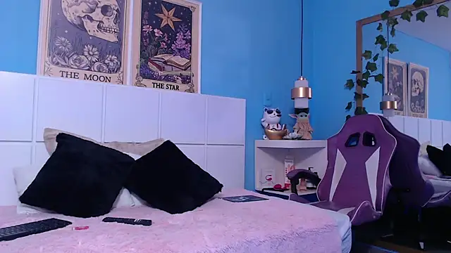 PenelopeBond online show from December 3, 2025, 8:34 am