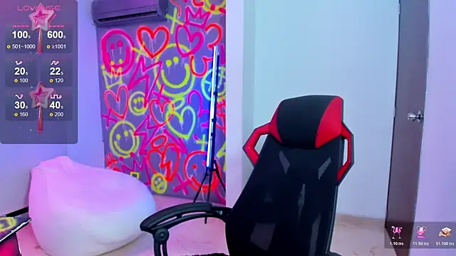 ZOE ROSE4 online show from December 1, 2025, 8:14 pm