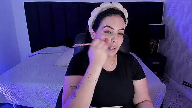 camiladuke7 online show from October 7, 2025, 7:33 pm