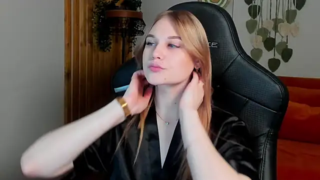 AriaWell online show from October 30, 2025, 6:30 pm