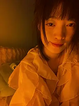 Snapshot of Tramy_xx chatting on June 18, 2026, 4:44 pm Tramy xx online show from June 18, 2026, 4:44 pm