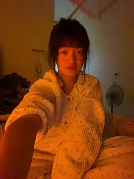 Snapshot of Tramy_xx chatting on July 10, 2026, 5:26 pm Tramy xx online show from July 10, 2026, 5:26 pm