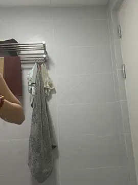 uiui521 online show from September 19, 2025, 4:18 pm