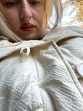 RonnieKiss online show from October 8, 2025, 2:42 am