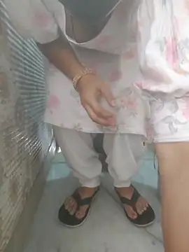 Cute-Charvii online show from November 5, 2025, 3:50 am