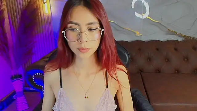 mia tf online show from November 8, 2025, 2:06 pm