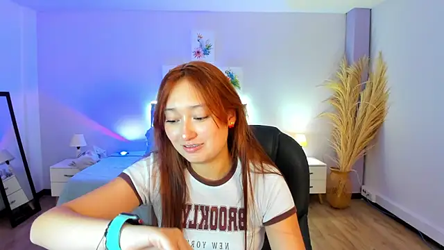 Samara Hilton 2 online show from September 24, 2025, 8:01 pm