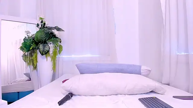 LolaJenkinss online show from September 26, 2025, 1:15 pm