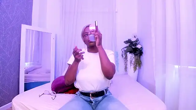 LolaJenkinss online show from October 17, 2025, 1:14 pm