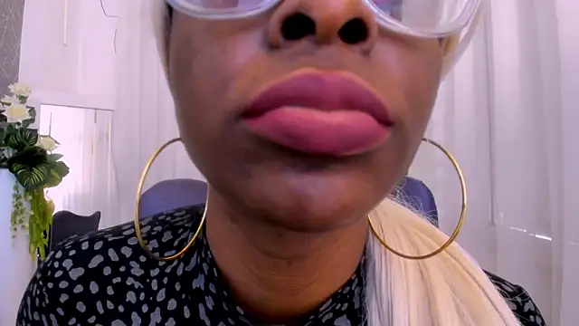 LolaJenkinss online show from November 29, 2025, 1:14 pm