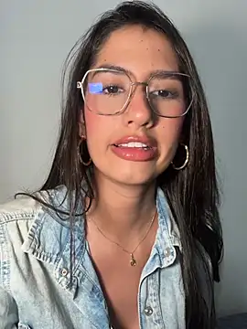 Julieta Duque online show from April 22, 2026, 2:25 am