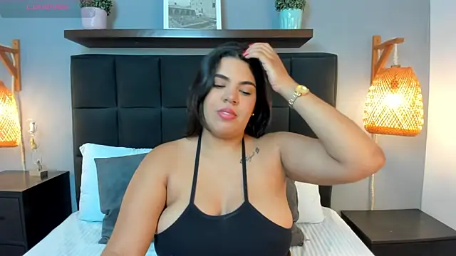 daniela crozee  online show from October 4, 2025, 2:20 am