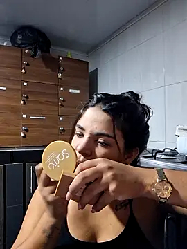 daniela crozee  online show from November 29, 2025, 12:24 am