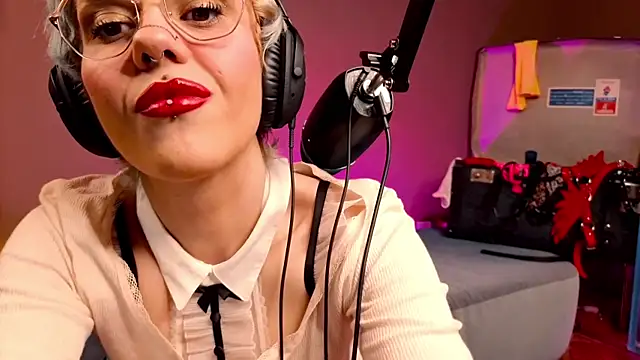 Snapshot of tacodeluxxxe chatting on October 2, 2025, 10:39 pm tacodeluxxxe online show from October 2, 2025, 10:39 pm