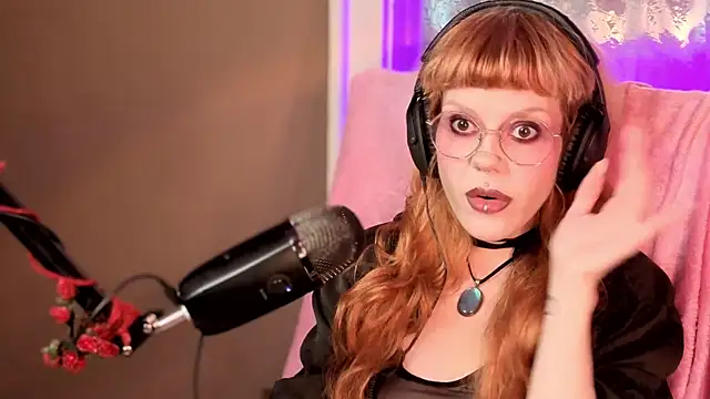 tacodeluxxxe online show from March 12, 2026, 2:18 am