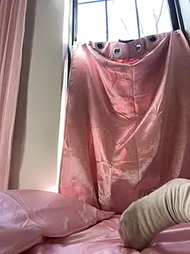 dancerbb online show from December 3, 2025, 4:38 pm