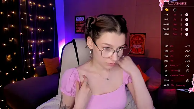 Snapshot of LinaBlossom_ chatting on October 7, 2025, 2:42 am LinaBlossom online show from October 7, 2025, 2:42 am