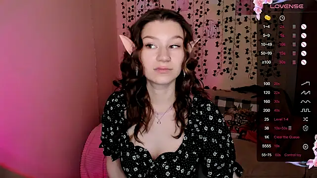 Snapshot of LinaBlossom_ chatting on October 30, 2025, 8:16 am LinaBlossom online show from October 30, 2025, 8:16 am